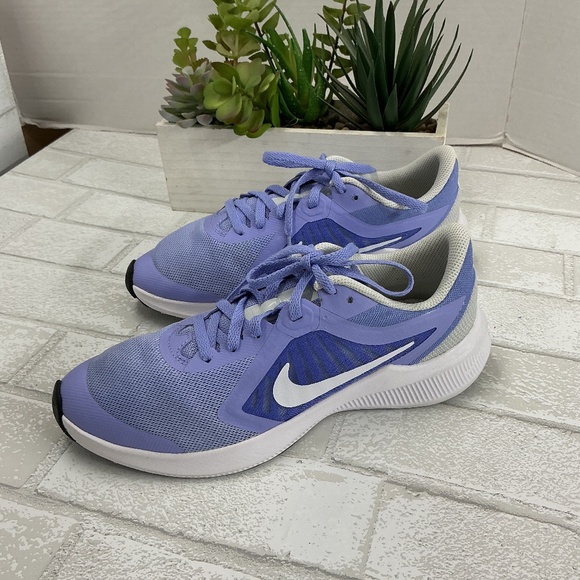 Nike Women's Purple and White Running Shoes  7 women's 6 youth - Picture 1 of 5